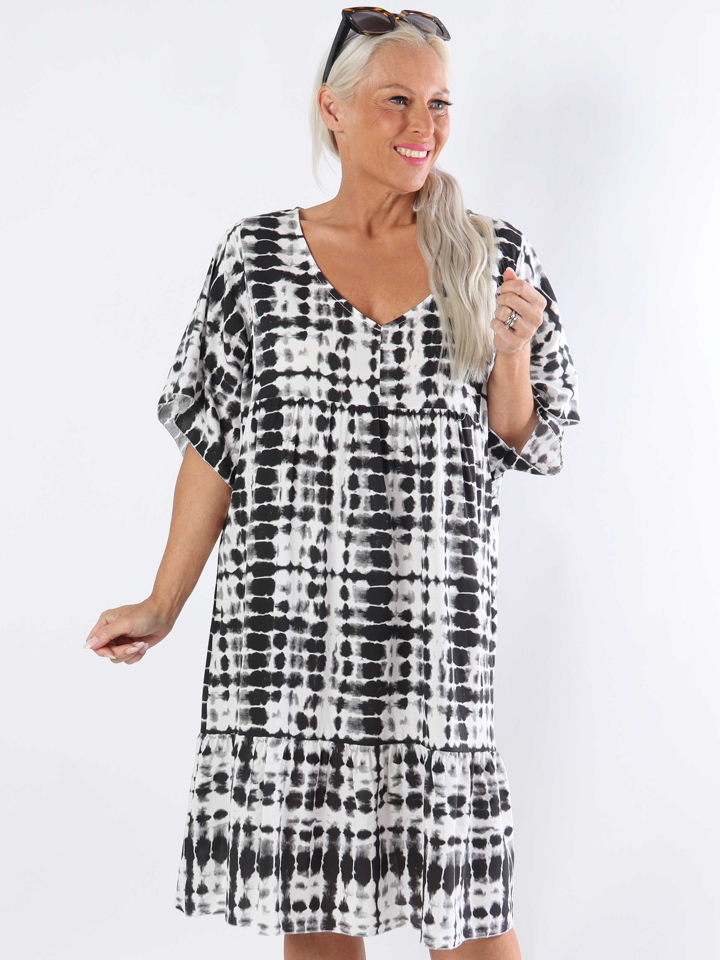 Lyon - Sød plus size kjole i viskose med batikmønster